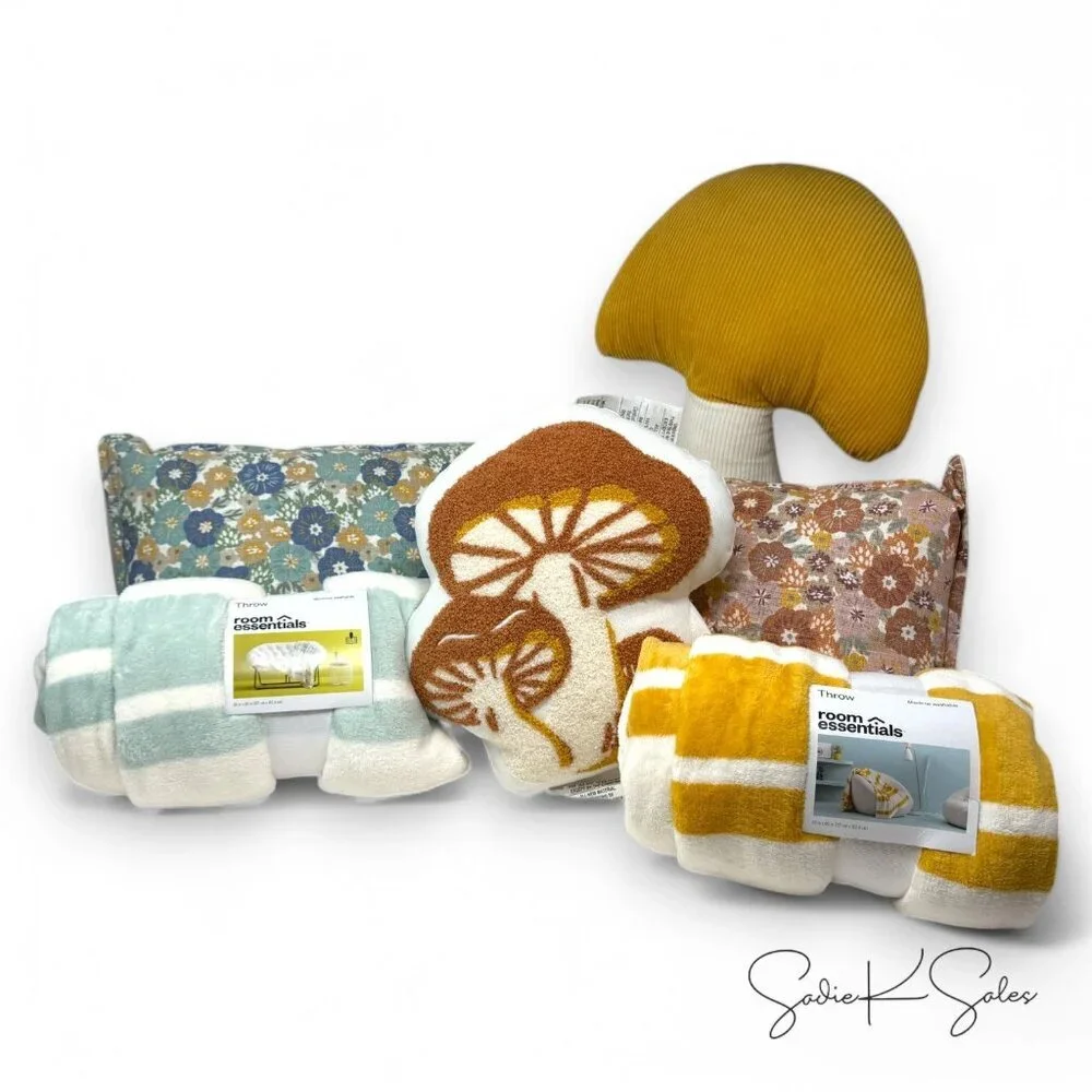 Target Room Essentials Printed Plush‎ Striped Throw Blanket Yellow Easter 2024